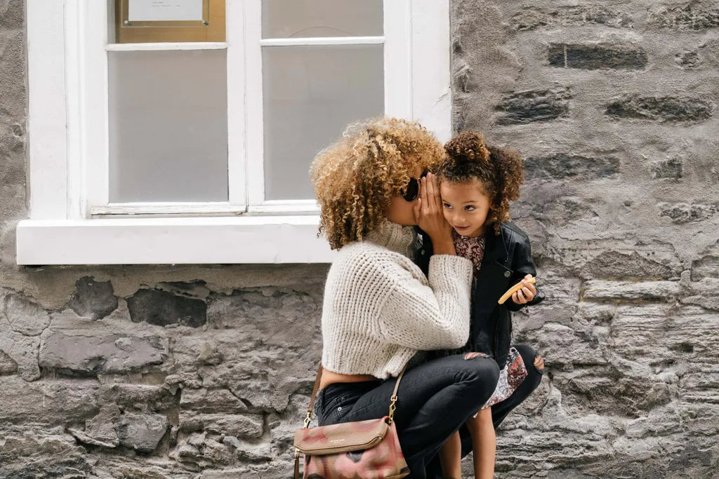 Comment les enfants apprennent-ils à parler ?